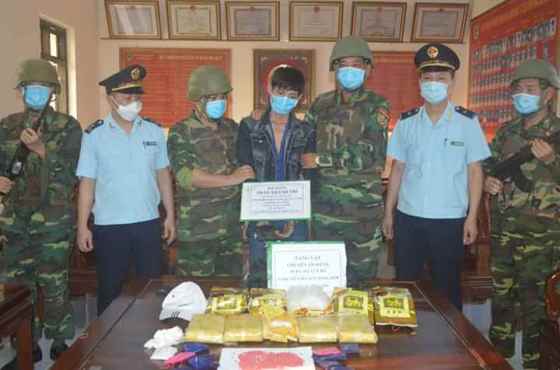 Vận chuyển 5kg ma túy bằng xe máy từ Lào về Việt Nam tiêu thụ thì bị bắt